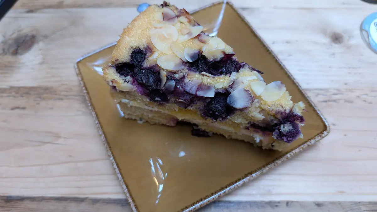 Paton's Place – cake shop in Bowling, Bishopton